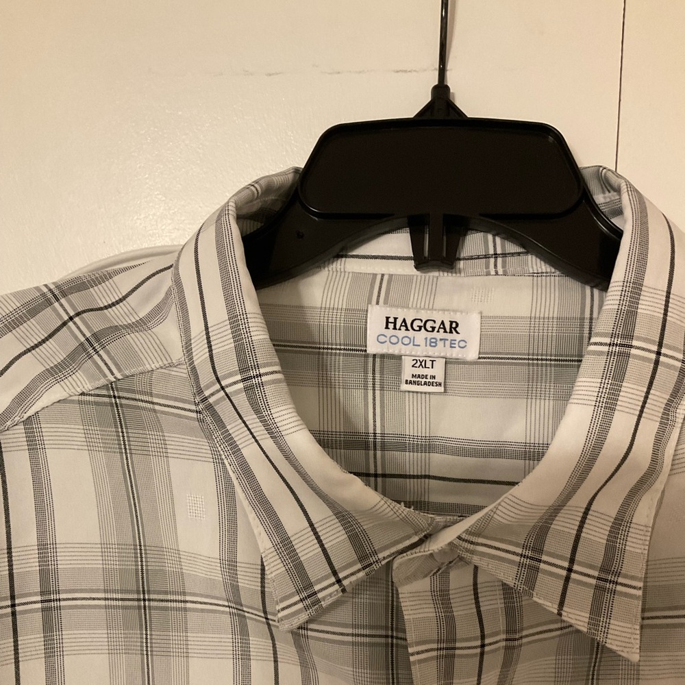 Men’s- 2XLT Short sleeve button up shirt. Gray and white plaid. - Picture 3 of 5